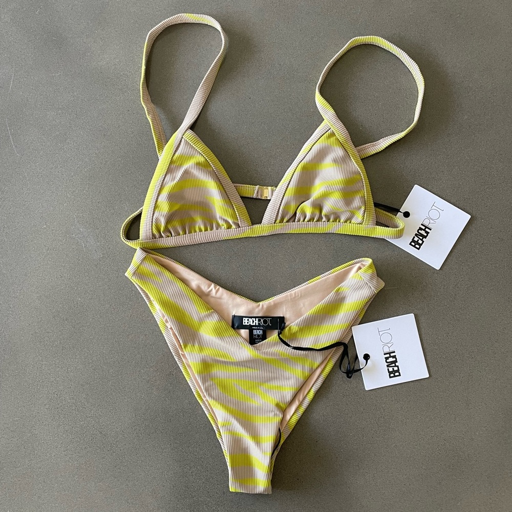 BEACH RIOT bathing suit Top Only - | Small